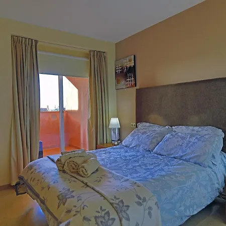 Apartment R25 Modern Bright 2 Bedroom *